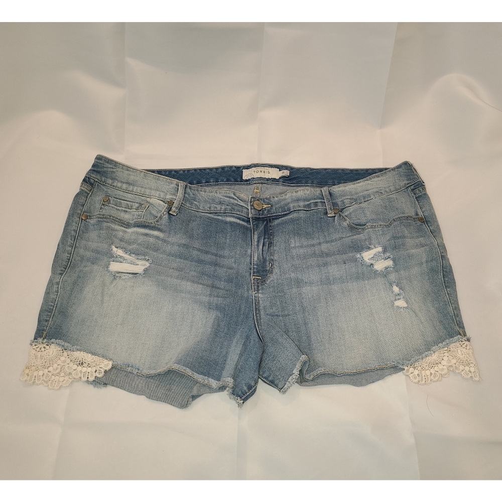 Torrid light wash jean shorts with crochet detail